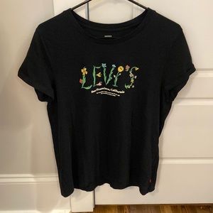levi’s basic tee